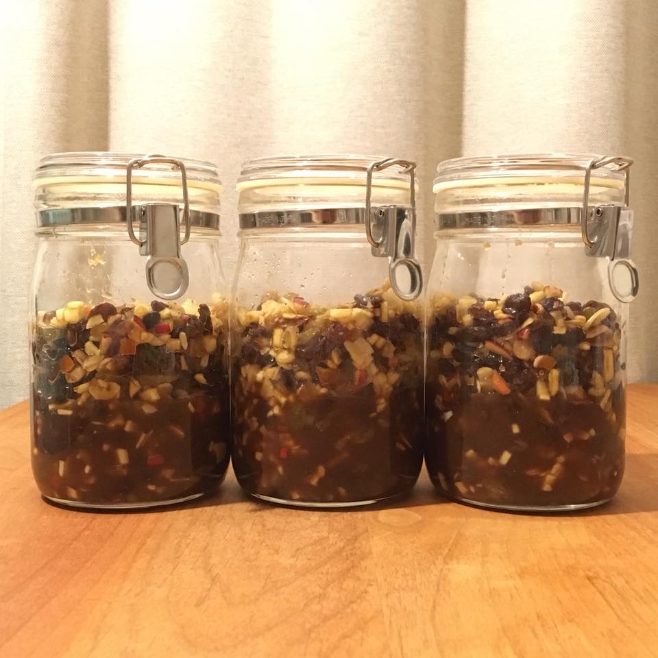 シュトーレン 具を密閉ビンに入れた直後