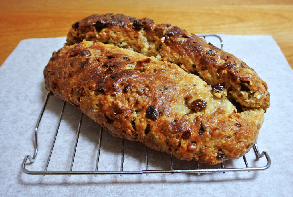 シュトーレン に、バターをたんまり塗る