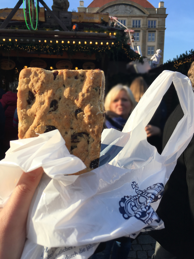 2016年 ドレスデン シュトーレンを切り分けを購入！