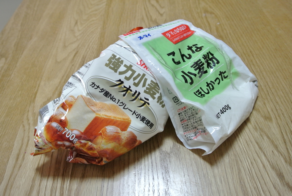 パイ生地の材料の強力粉と薄力粉