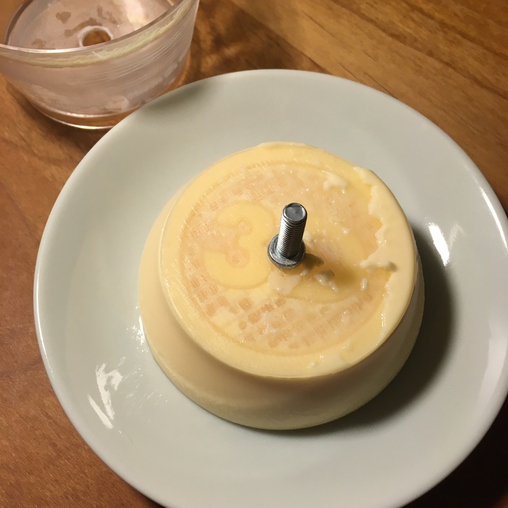 ボルトを優しく抑えながらカップを外します。ドキドキ！