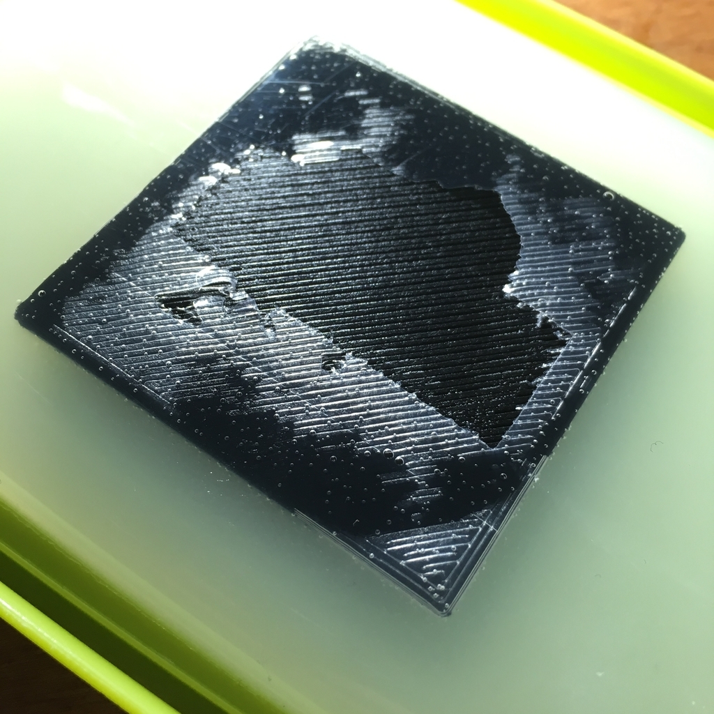 シリコンを容器から外す。