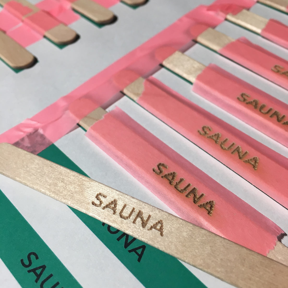 アイスの棒のSAUNAと彫刻