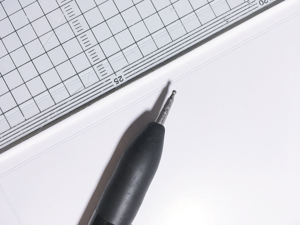 鉄筆で印をいれる